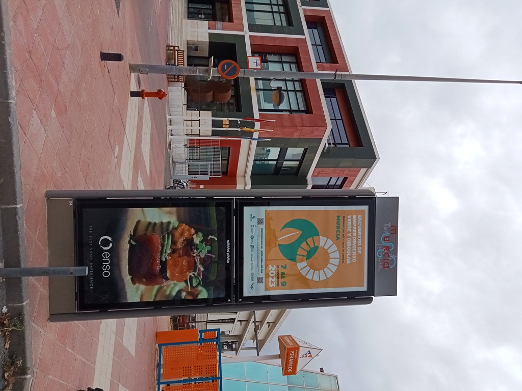 Campaña de publicidad en mupi doble en la Avenida Juan Carlos I, junto a la Biblioteca Regional de Murcia