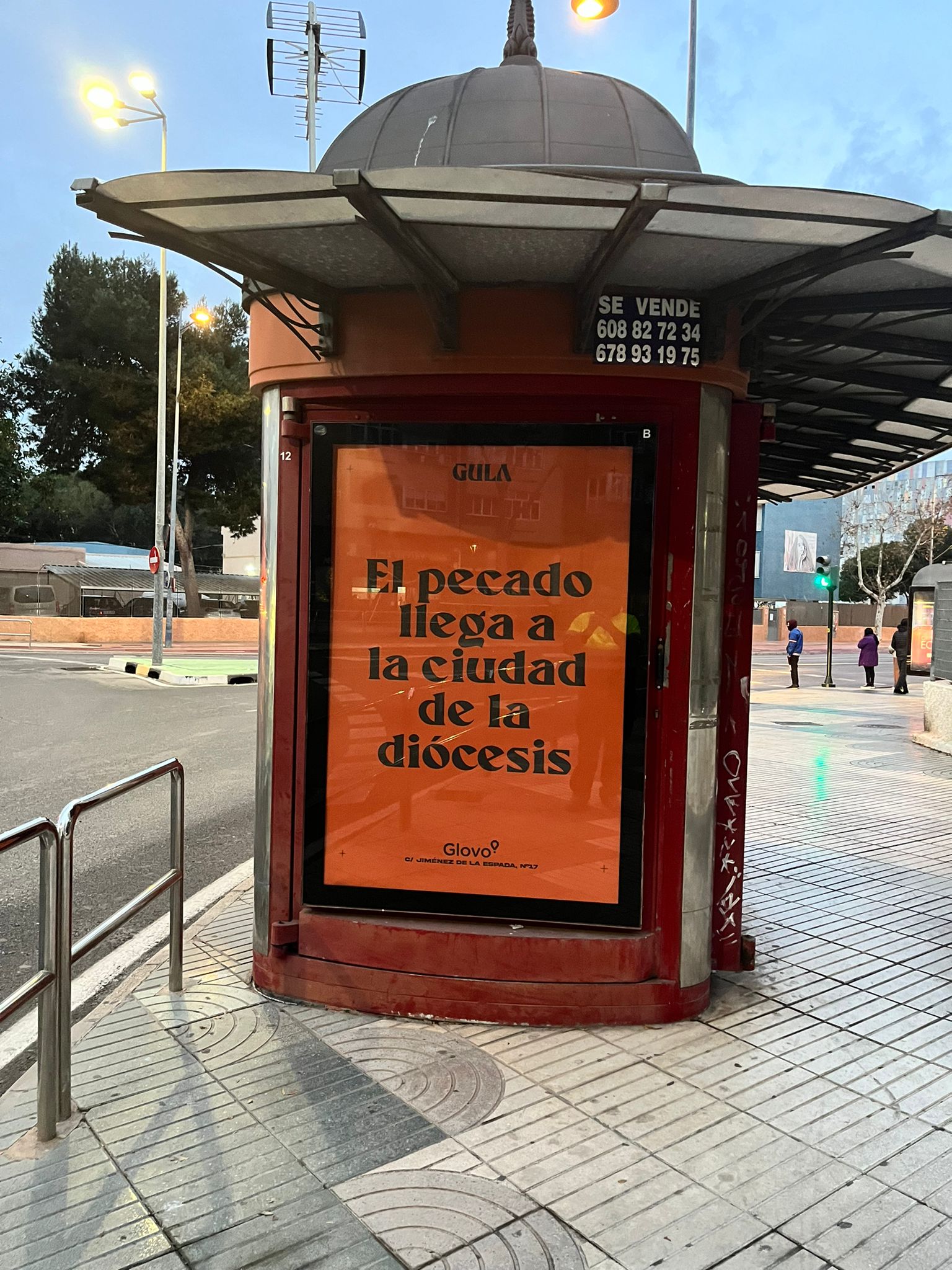 Campaña de publicidad en quiosco en el paseo Alfonso XIII, junto a la calle Esparta, Cartagena