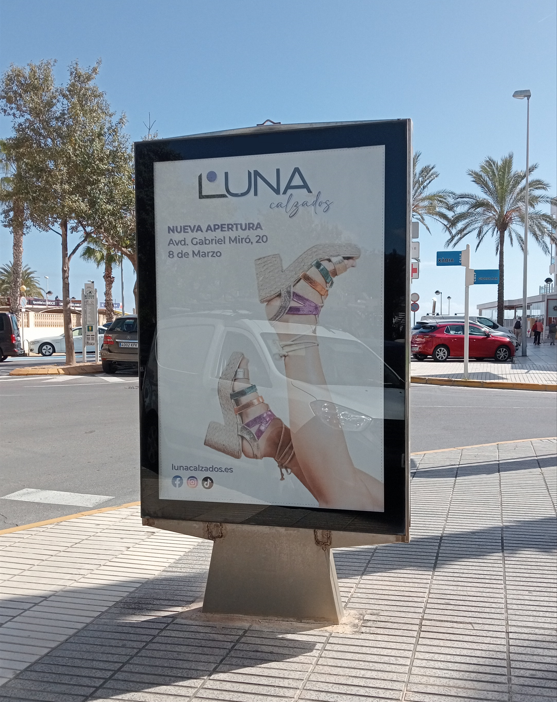 Mupi junto a Calle Gibraltar