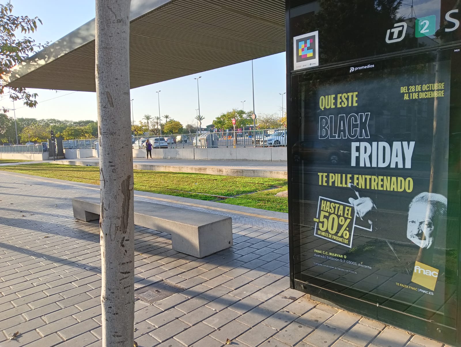 Campaña de publicidad en mupi en la estación de Santa Isabel, San Vicente del Raspeig