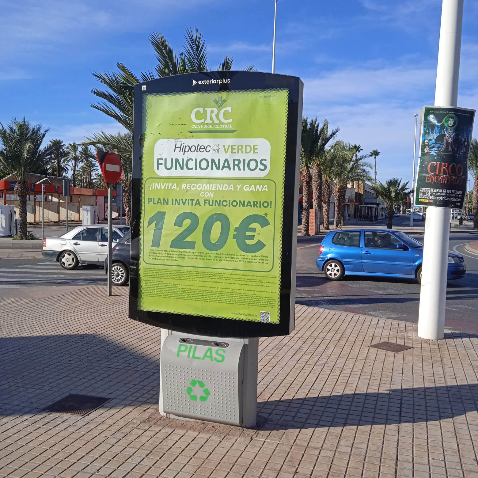 Campaña de publicidad en mupi en la avenida de la Libertad, Elche