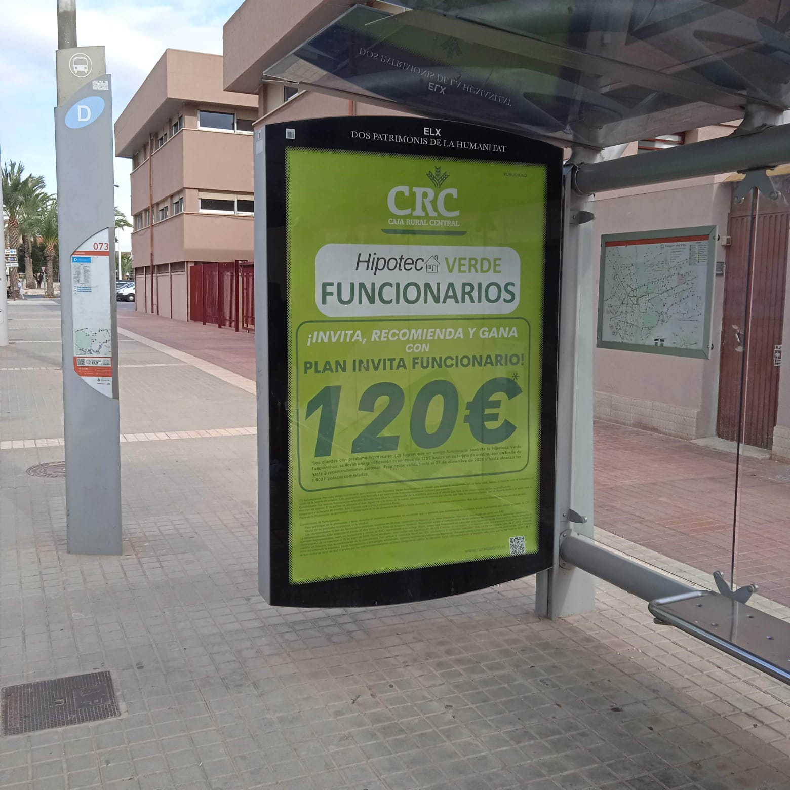 Campaña de publicidad en marquesina en la calle Pedro Juan Perpiñán, Elche
