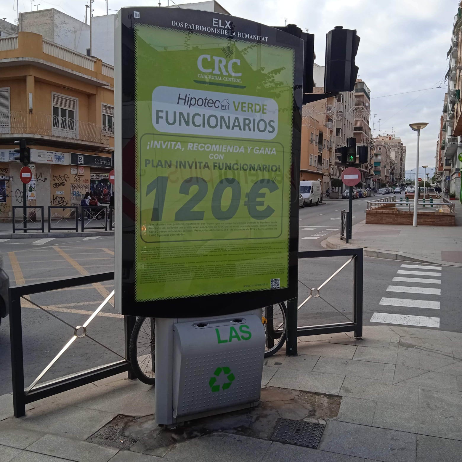 Mupi en calle Daoiz de Elche