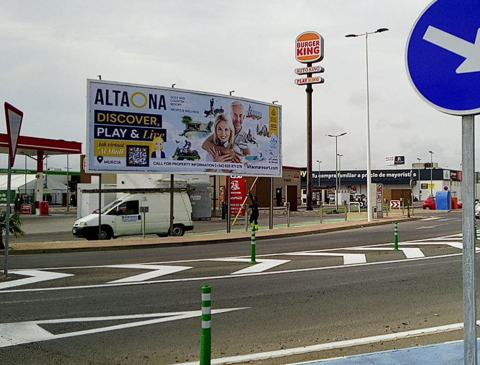 Campaña de publicidad en valla en la Avenida del Doctor Artero Guirao, San Pedro del Pinatar