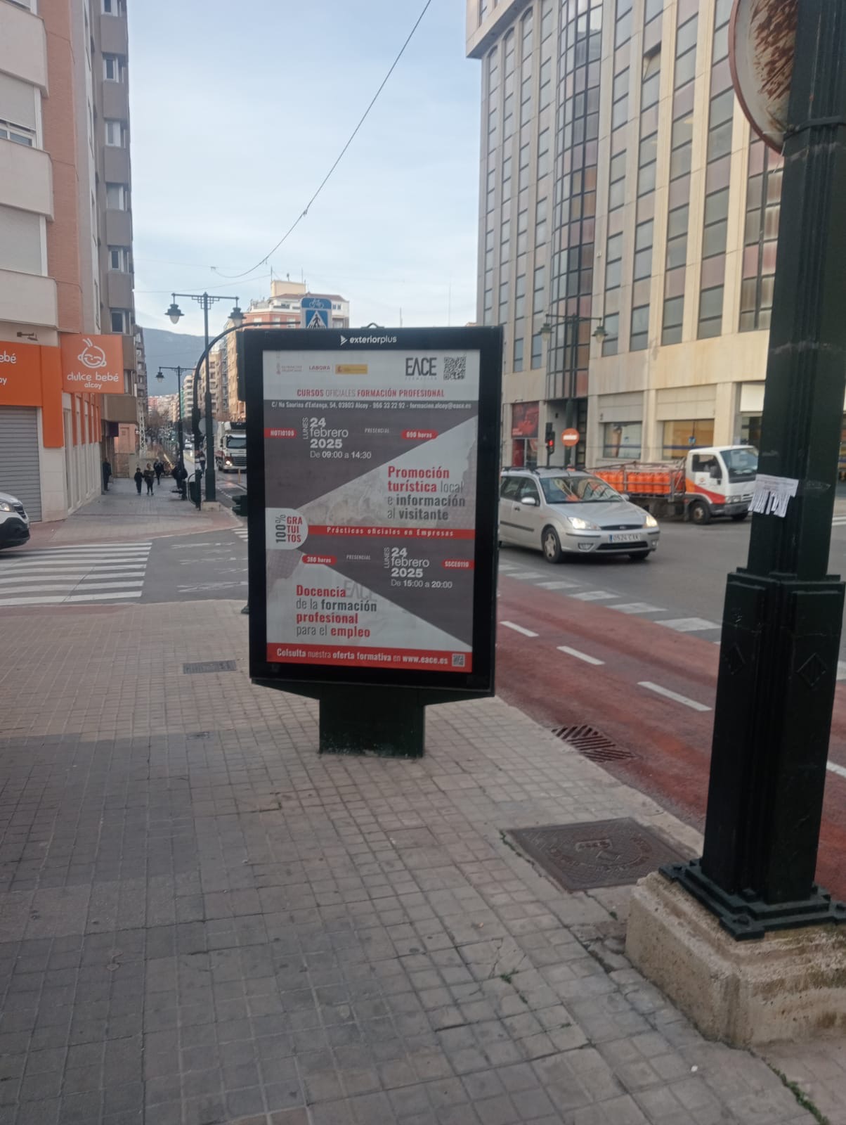 Marquesina en Juan Gil Albert Marquesina en Juan Gil Albert