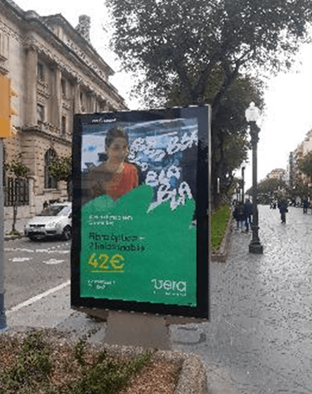 Campaña de publicidad en mupi en la Avenida Príncep de Viana, Lleida