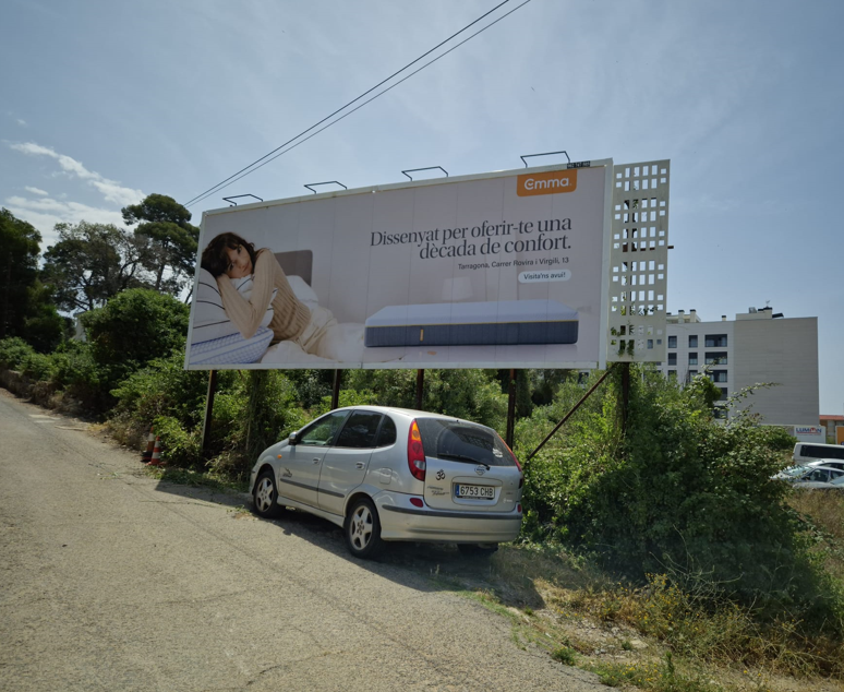 Campaña de publicidad en valla en la avenida de Andorra, junto a la calle Balmes, Tarragona