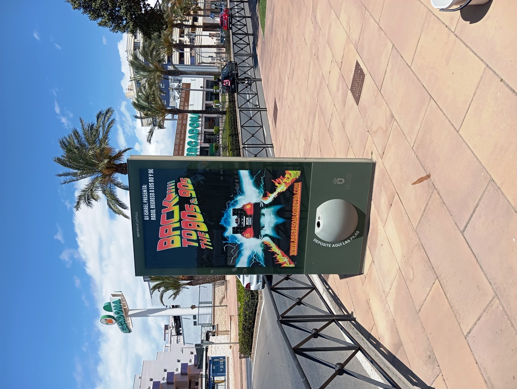 Campaña de publicidad en mupi en la Avenida del Mediterráneo, Roquetas de Mar