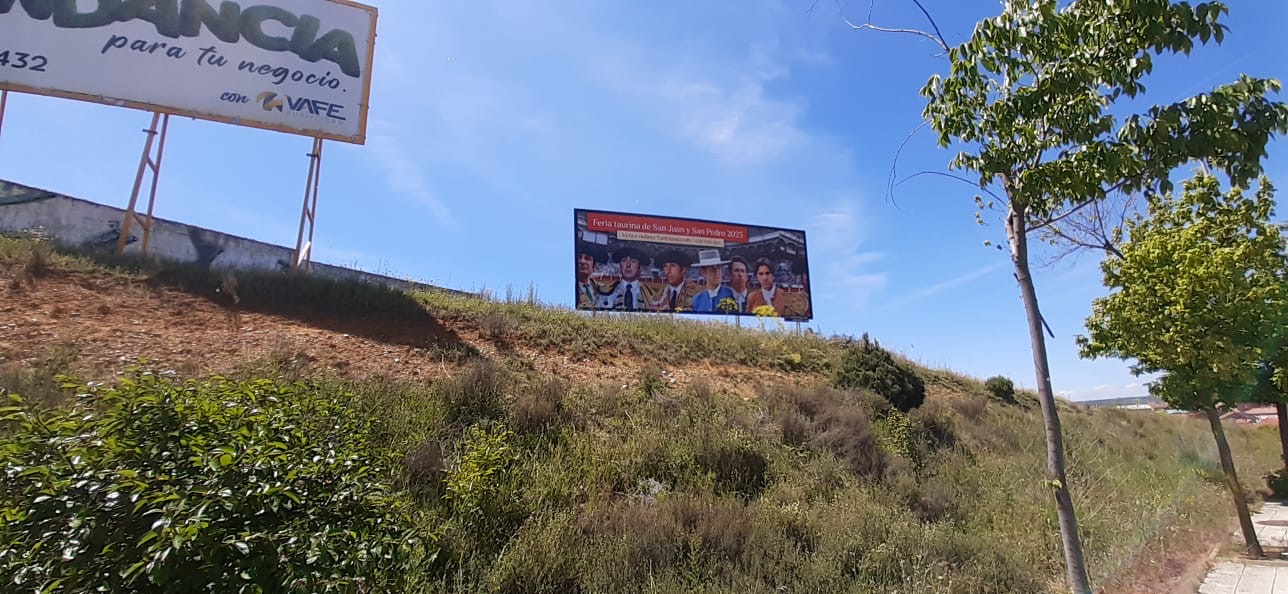 Campaña de retail en vallas publicitarias cerca deAvenida Laceana, León
