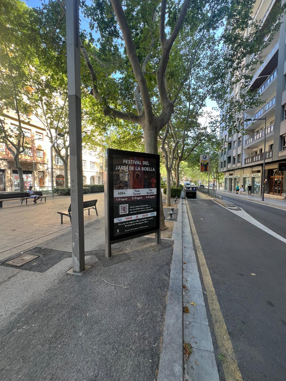 Mupis en Passeig Sunyer Entrada Parking Oques Mupis en Passeig Sunyer Entrada Parking Oques