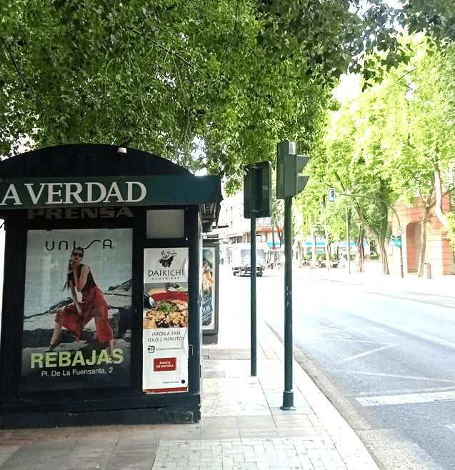 Campaña de publicidad en quiosco en la Gran Vía de Murcia