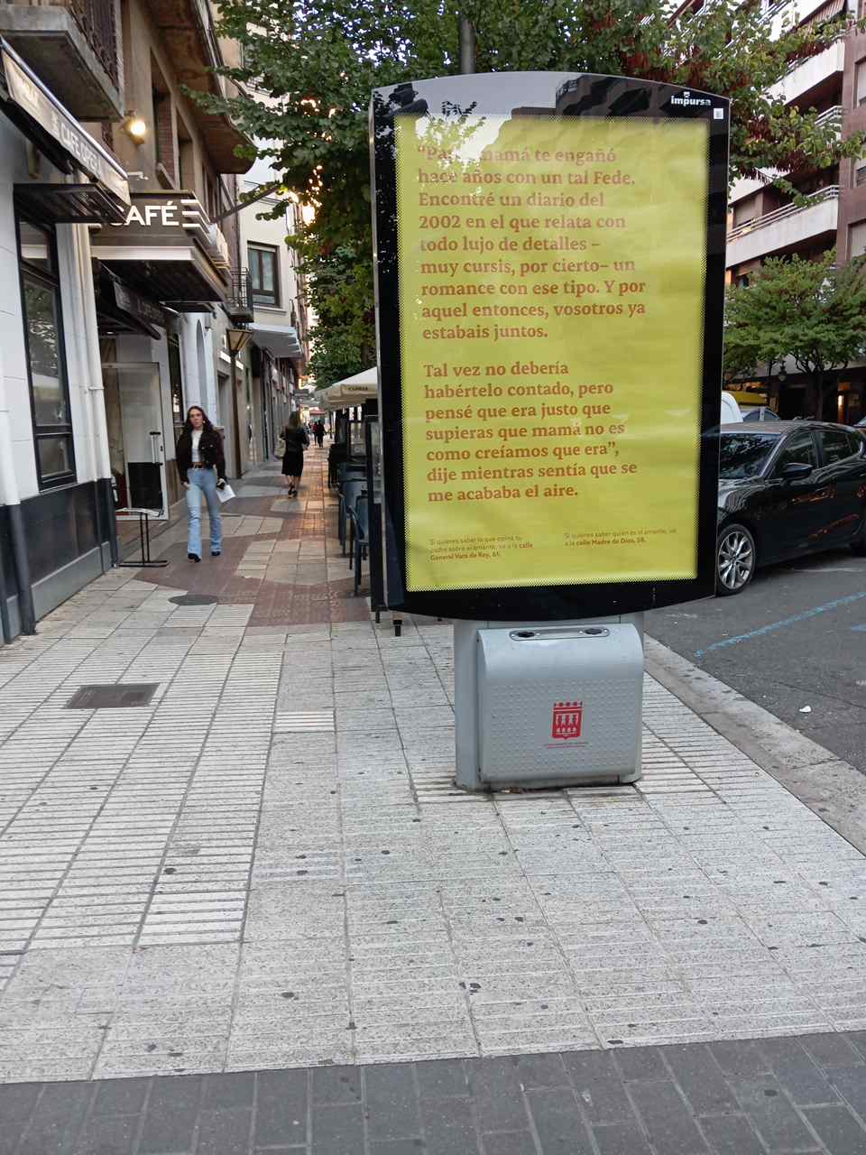 Campaña de publicidad en mupi en la esquina de la calle San Antón con la calle Morato, Logroño