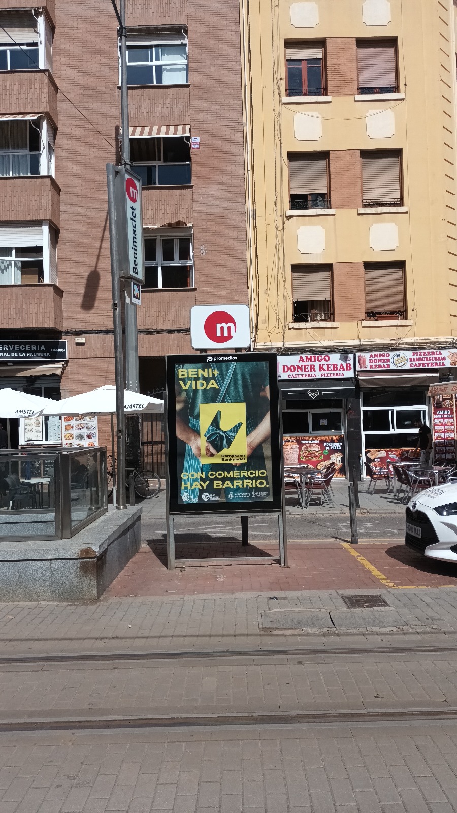 Campaña de publicidad en mupi en la estación de Benimaclet, Valencia