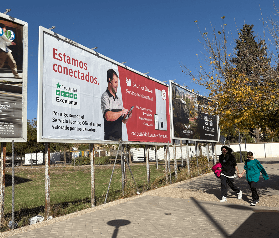 Campaña de publicidad en valla en la Avenida de Andalucía, Granada