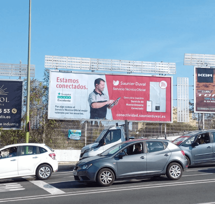 Campaña de publicidad en valla en la Avenida de Andalucía, Granada