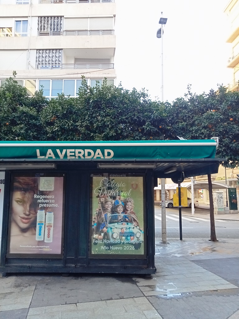 Campaña de publicidad en quiosco en la Plaza Cetina, Murcia