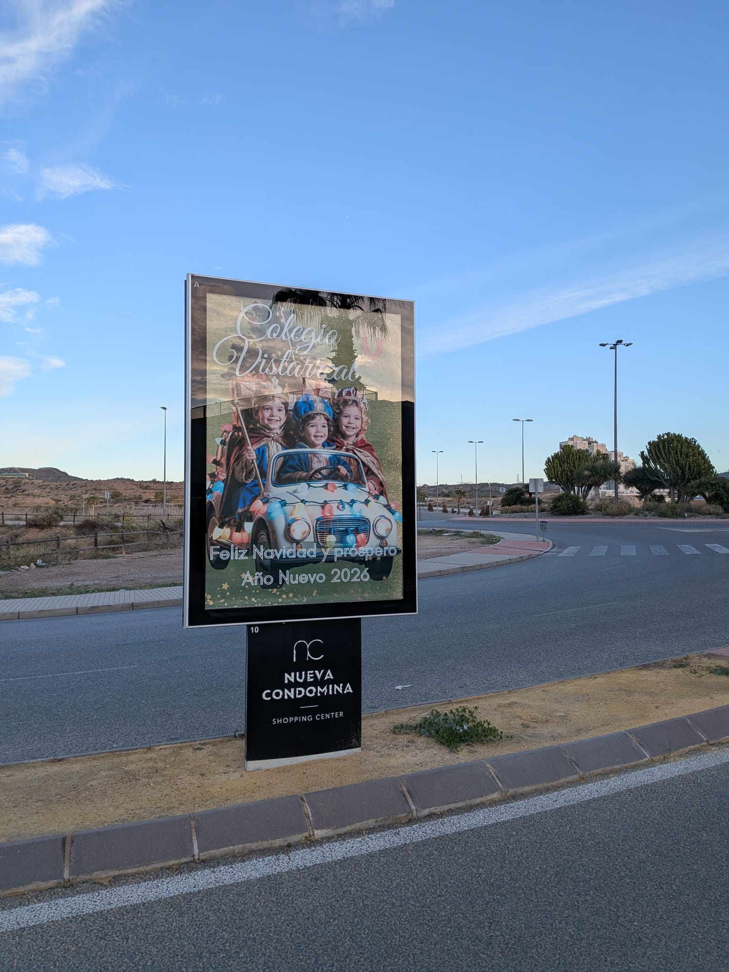 Campaña de publicidad en mupi en la avenida Juan de Borbón, junto al centro comercial Nueva Condomina, Murcia.