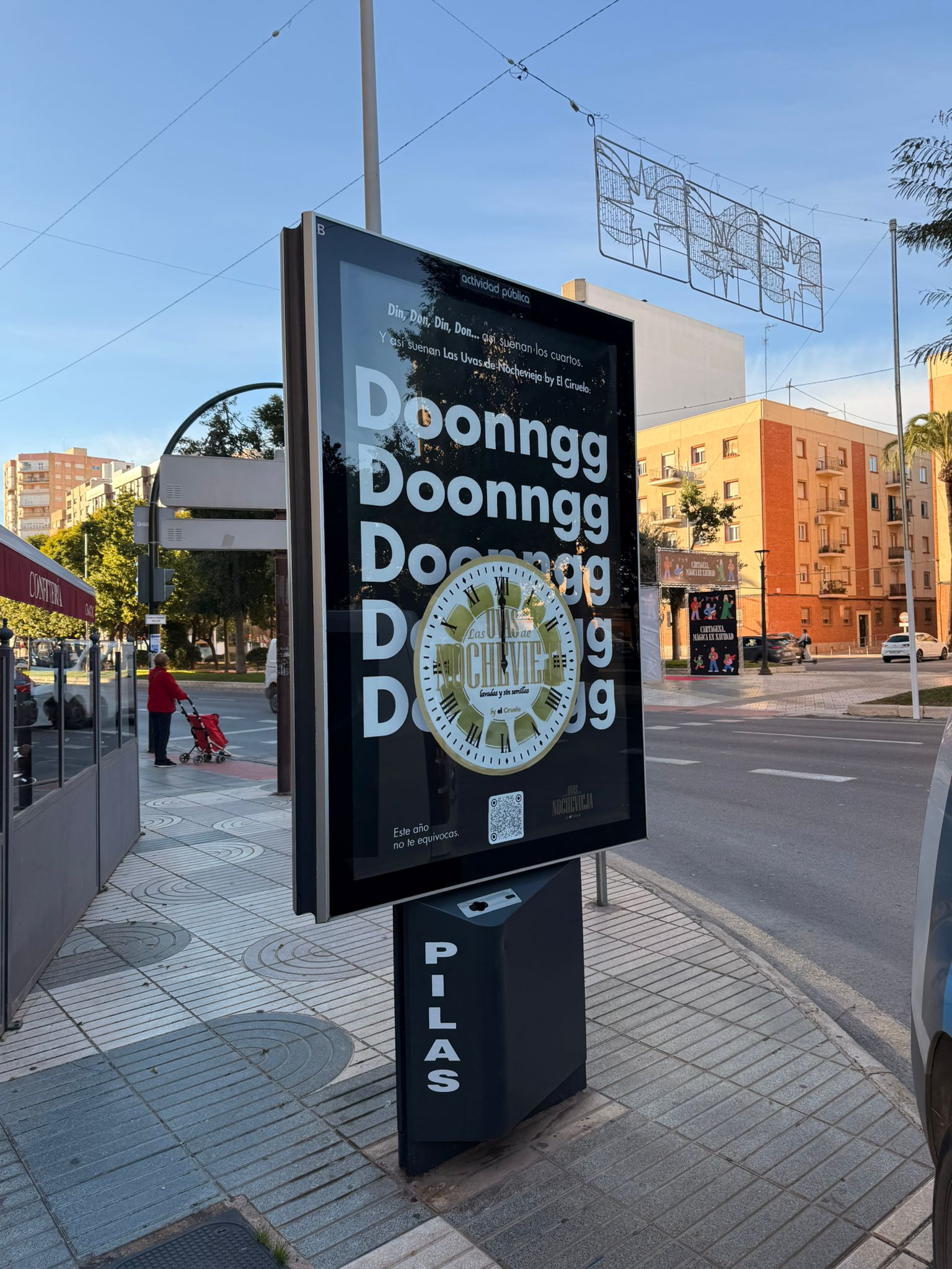 Campaña de publicidad en mupi en el acceso a La Condomina, Murcia