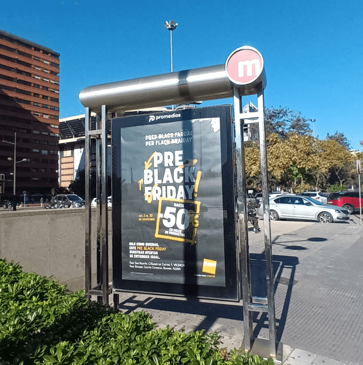 Campaña de publicidad en mupi en la estación de Aragó, Valencia