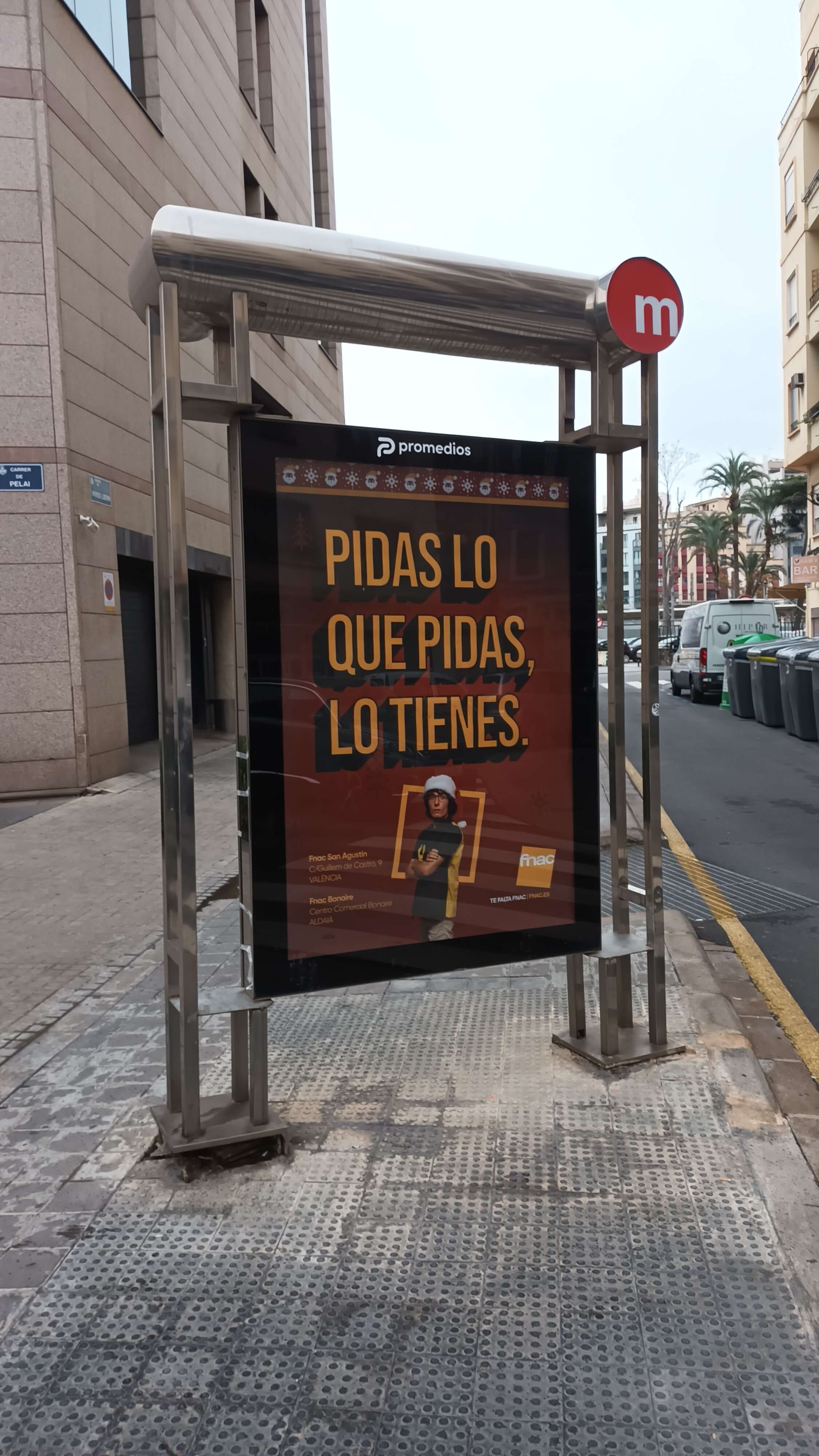 Campaña de publicidad en mupi en la estación de Aragó, Valencia