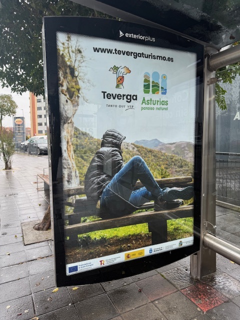 Marquesina en Avenidad Reyes Leoneses Marquesina en Avenidad Reyes Leoneses