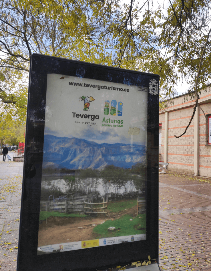 Mupi en calle Ancha, Ponferrada Campaña de retail en mupi de calle Ancha, Ponferrada