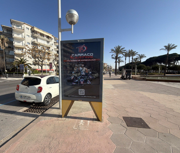 Campaña de publicidad en mupi en el Passeig Pau Casals, La Pineda