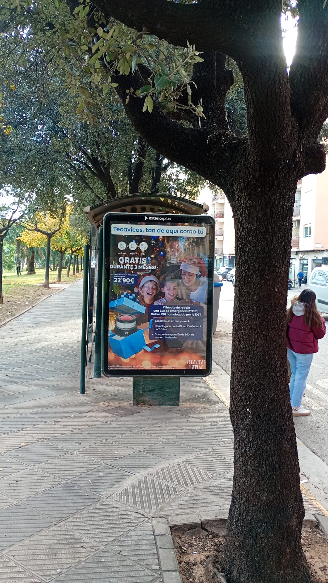 Campaña de publicidad en marquesina en la Avenida Camp de Morvedre, Puerto de Sagunto