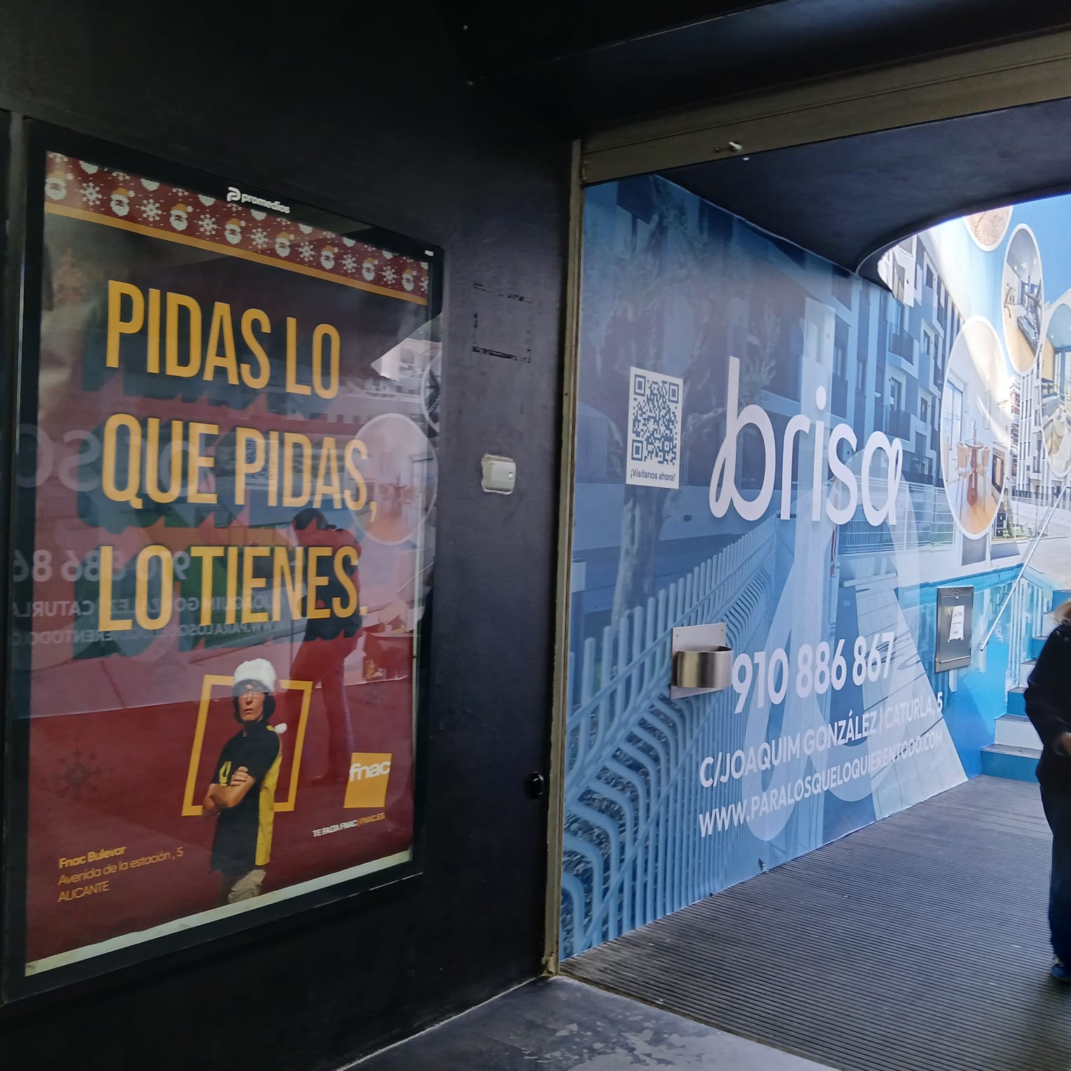 Campaña de publicidad en mupi en la Avenida de Alfonso el Sabio, junto al Mercado Central de Alicante.