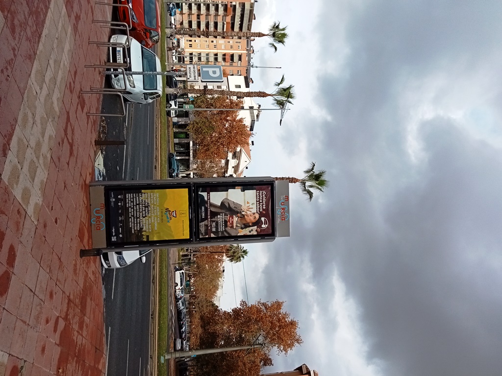 Campaña de publicidad en mupi doble en la Gran Vía Escultor Francisco Salzillo, Murcia