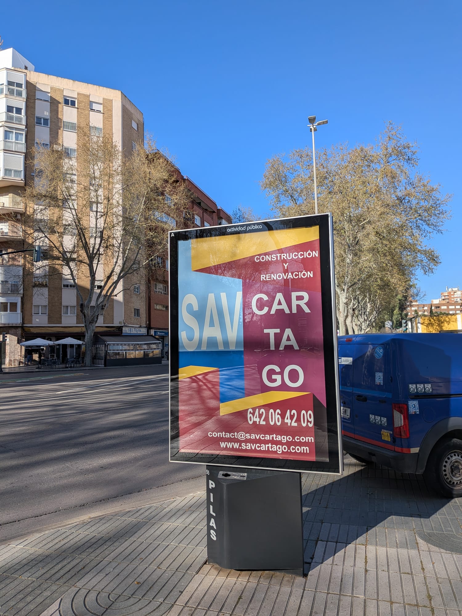 Campaña de publicidad en mupi en la Plaza de España, Cartagena