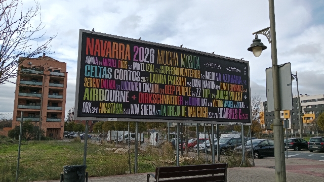 Campaña de publicidad en valla en la entrada a Vitoria por Asteguieta, Vitoria-Gasteiz