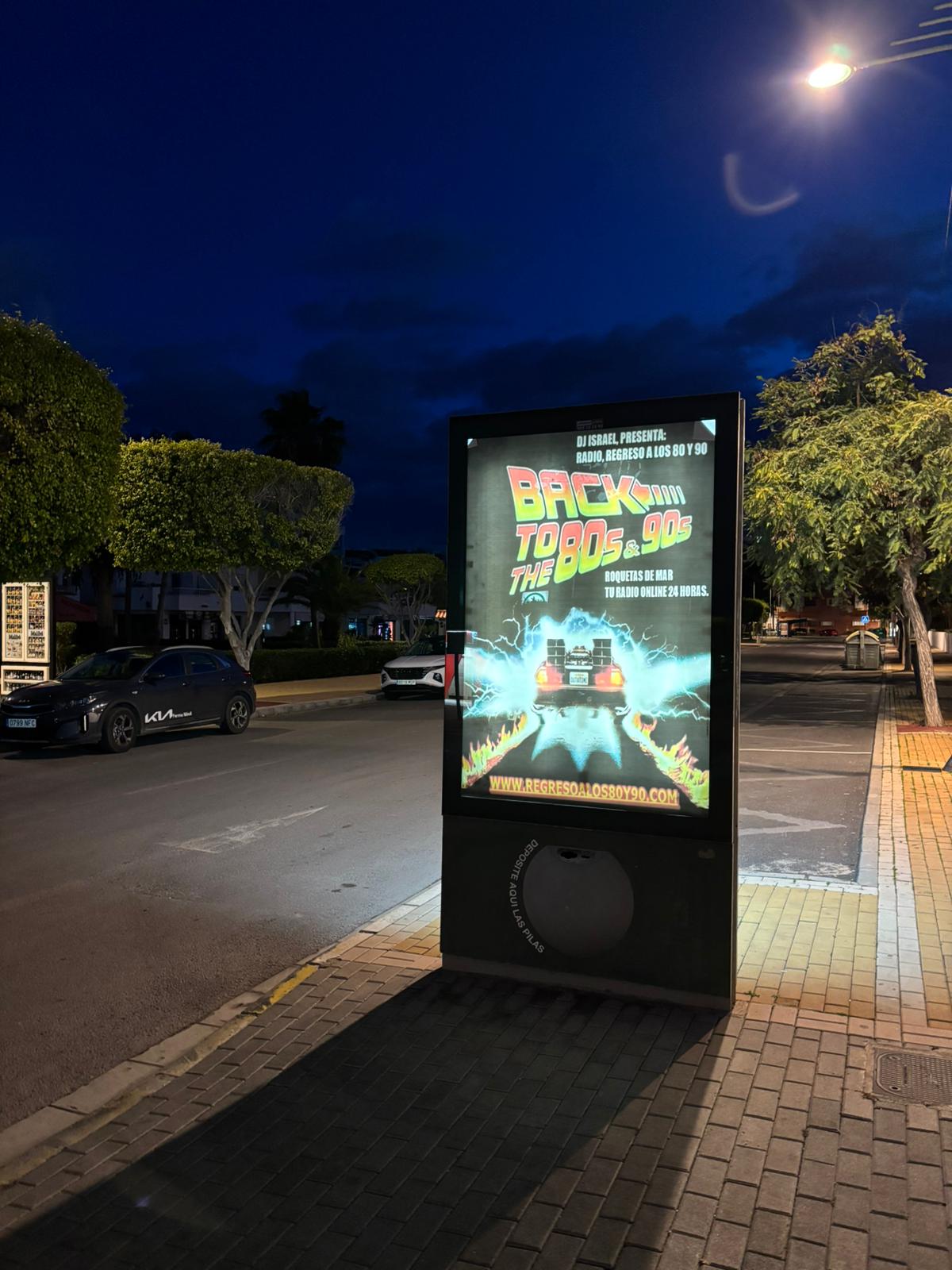 Ejemplo de campaña en mupi de Avenida Playa Serena, Roquetas de Mar