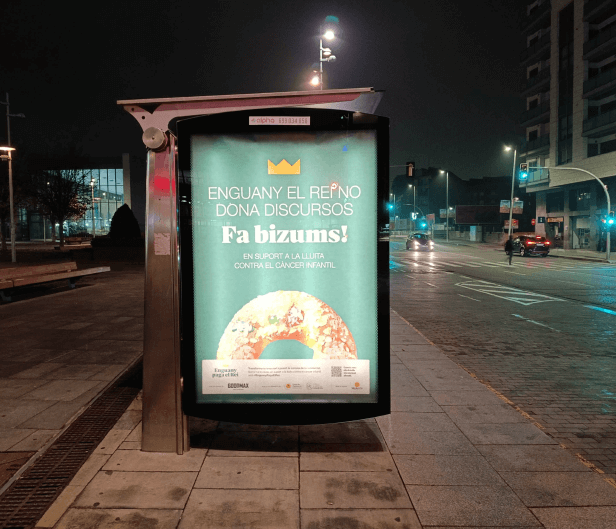 Campaña de publicidad en marquesina en el carrer del General Mendoza, Girona