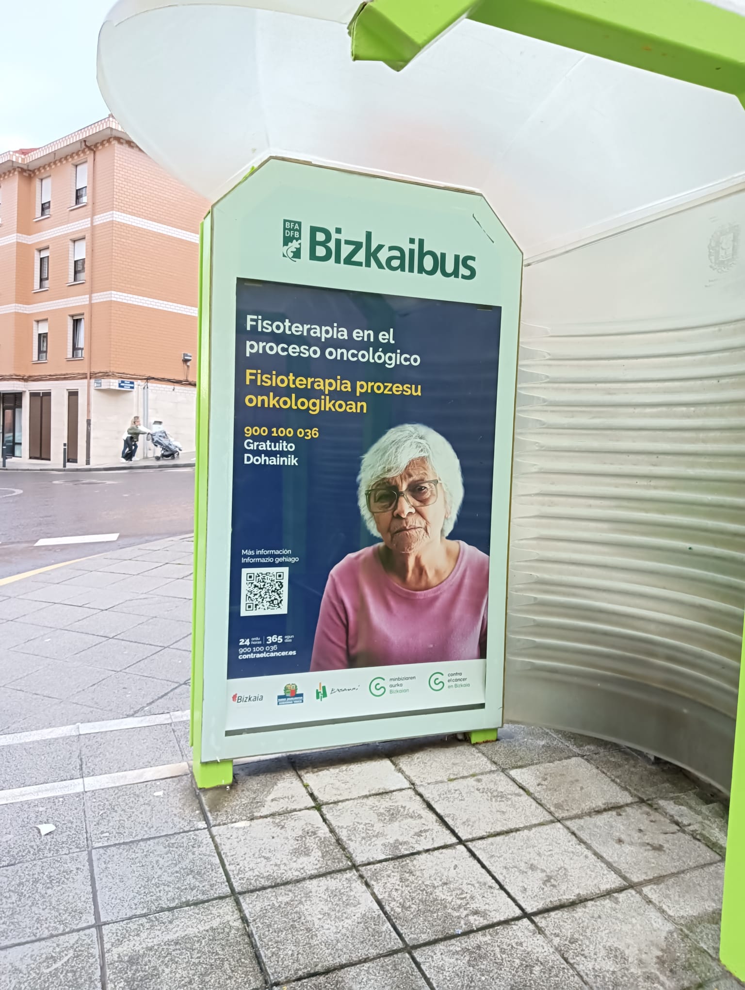 Campaña de publicidad en marquesina en Urbi, Basauri
