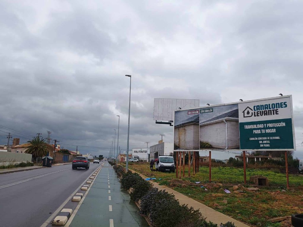 Campaña de publicidad en valla en la carretera CV-20 de Villarreal a Onda, Villarreal