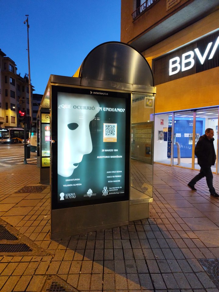 Campaña de publicidad en marquesina en la Plaza de las Merindades, Pamplona