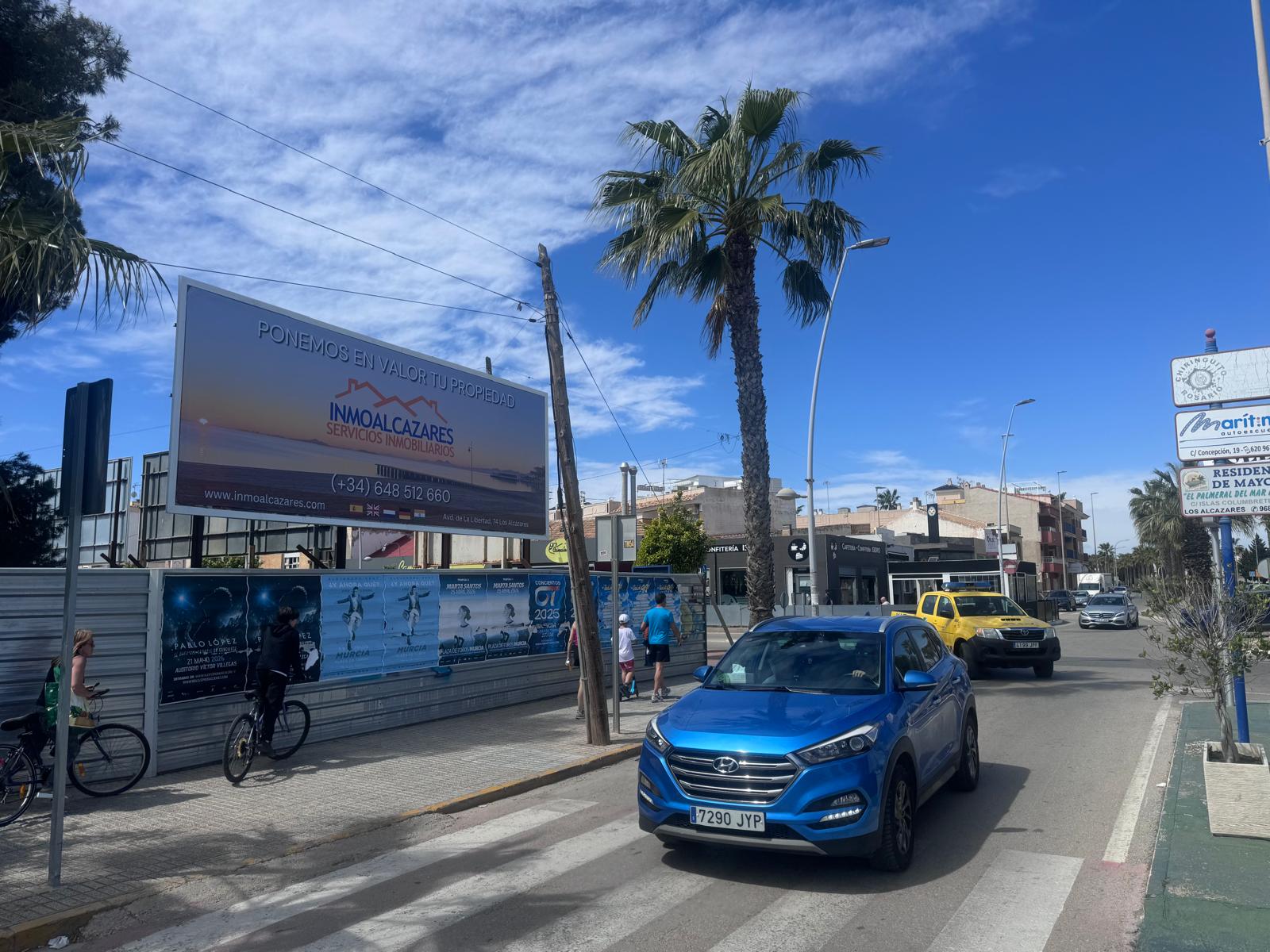 Campaña de publicidad en valla en la Avenida de la Constitución, Los Alcázares