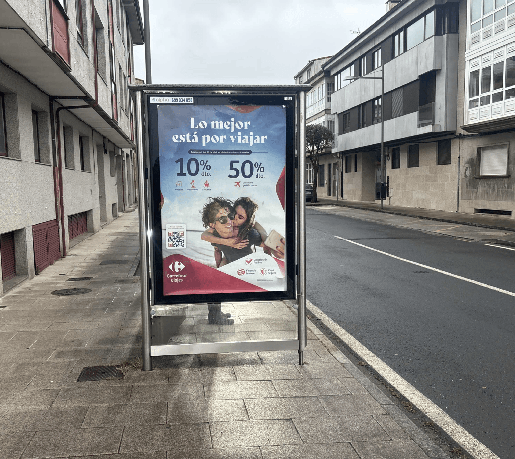 Campaña de publicidad en marquesina en la Rúa das Fontiñas, Santiago de Compostela