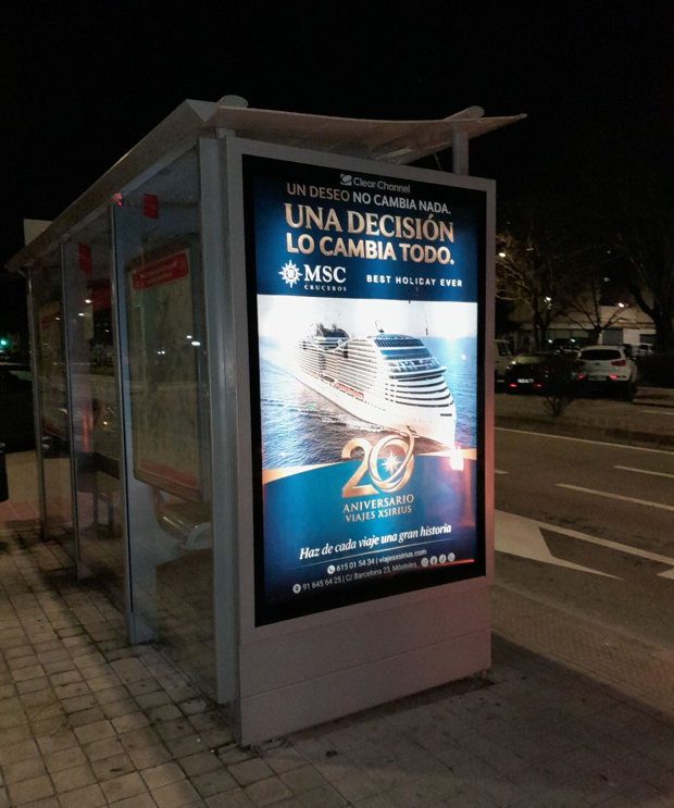 Campaña de publicidad en marquesina en la Avenida de Portugal, Móstoles