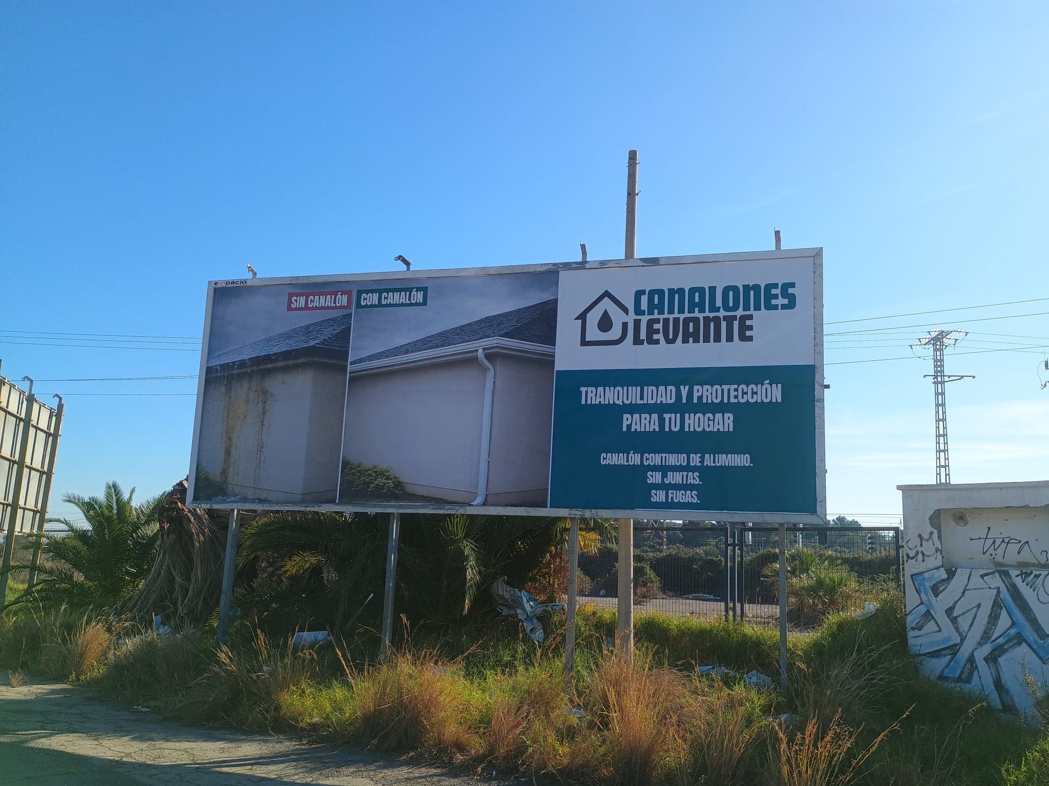 Campaña de publicidad en valla en la N-340, junto a la salida del polígono industrial Montiver, Sagunto