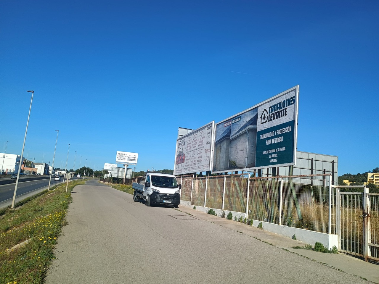 Campaña de publicidad en valla en la carretera de Borriol, Castellón de la Plana