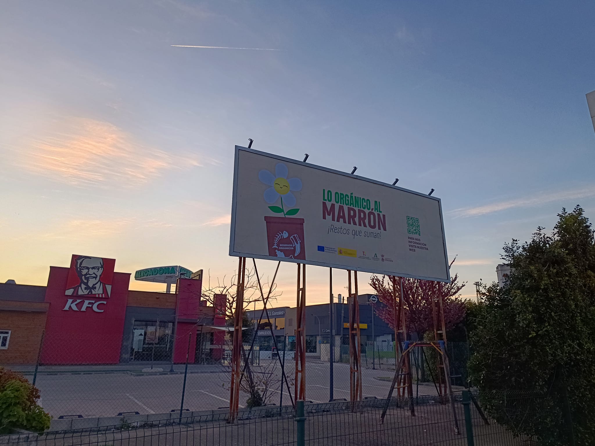 Campaña de publicidad en valla en el puente de la Concordia, Chiclana de la Frontera