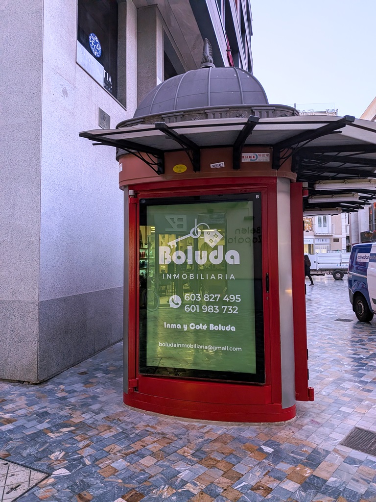 Campaña de publicidad en quiosco en la Plaza de San Sebastián, Cartagena