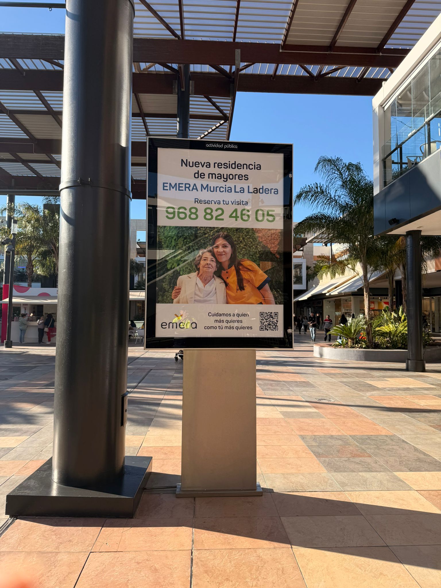 Campaña de publicidad en mupi en la Plaza Central, Murcia