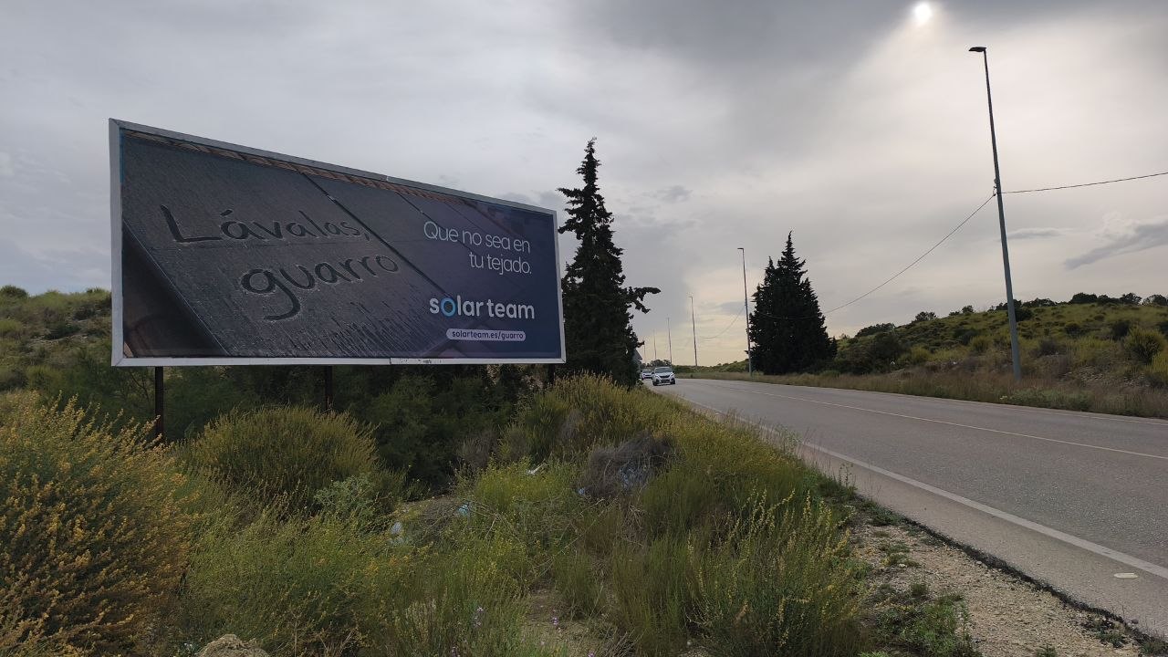Campaña de publicidad en valla en la carretera de Altorreal, Murcia
