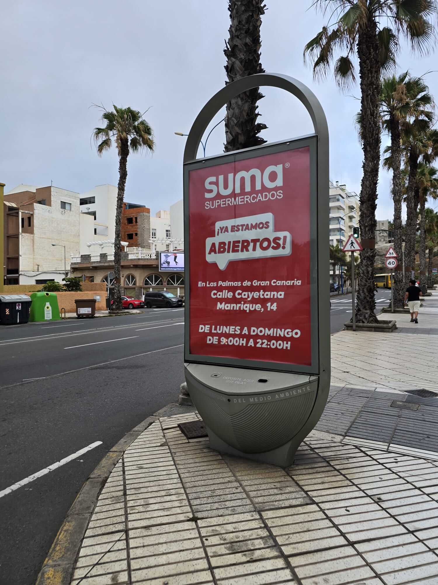 Campaña de publicidad en mupi en la avenida Industrial Juan Sánchez Peñate, Las Palmas de Gran Canaria