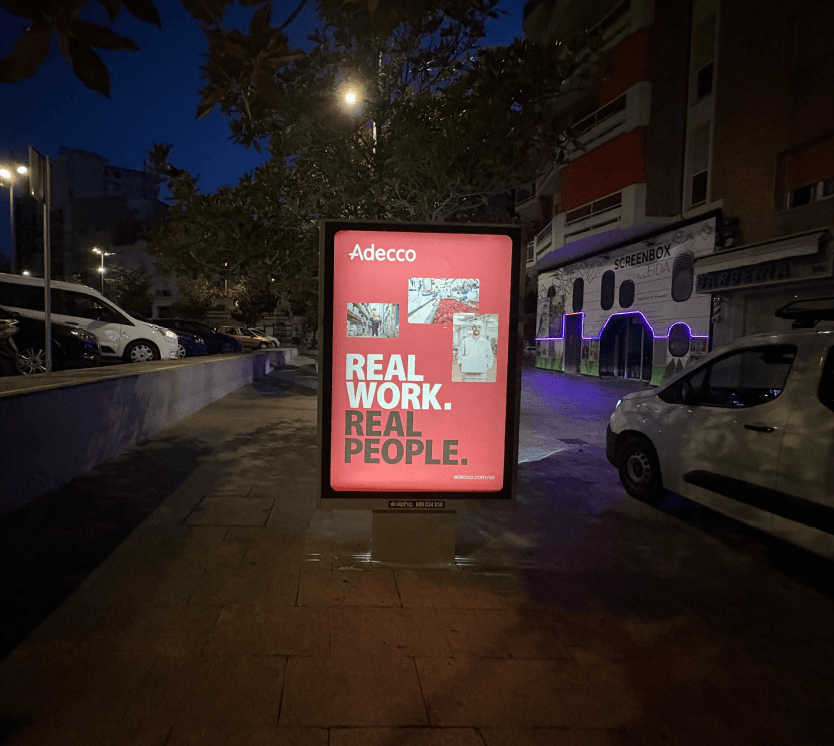 Campaña de publicidad en mupi en el Carrer de Pi i Margall, Lleida