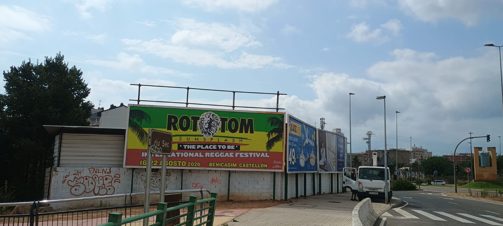 Campaña de publicidad en valla en la carretera de Borriol, Castellón de la Plana