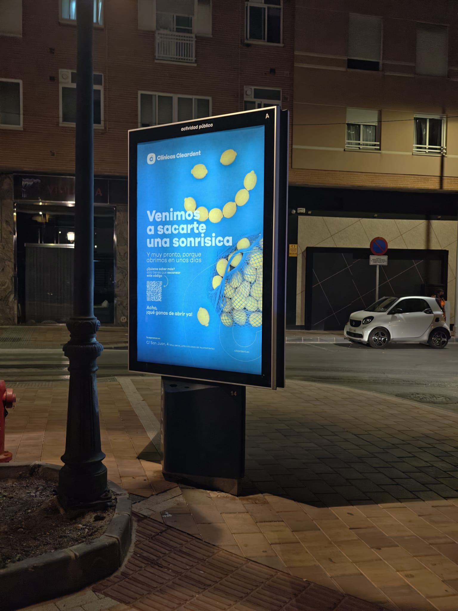 Campaña de publicidad en mupi en la avenida de Granada, Molina de Segura